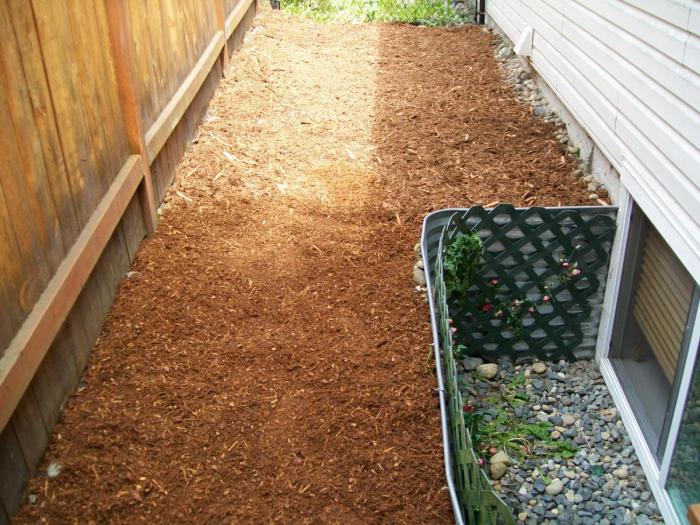 Best way to kep weeds from growing in mulch