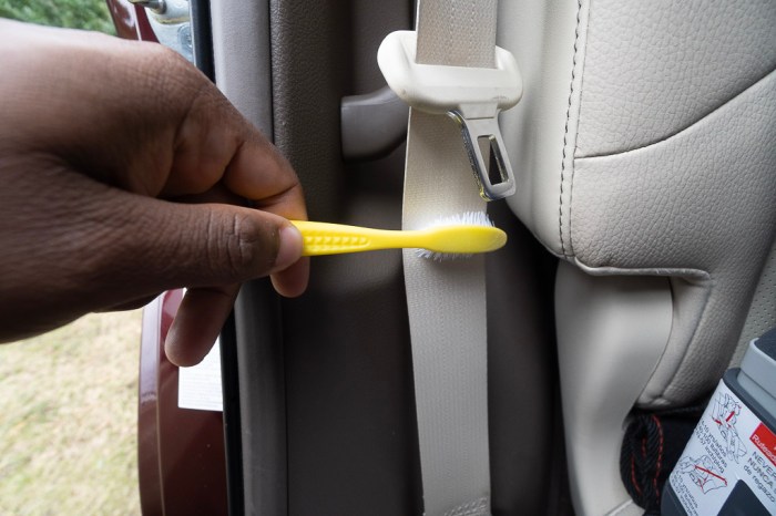 What is best way to clean seatbelts