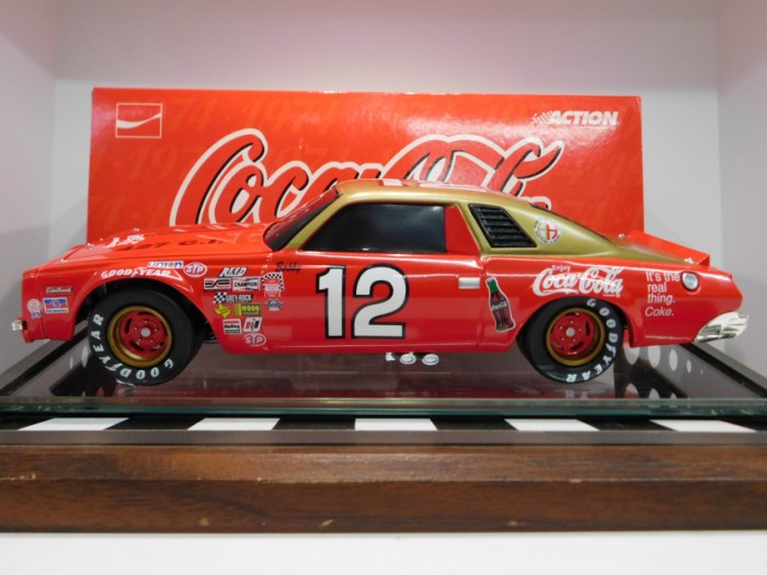 Bobby allison 1969 cyclone 1:64 1993 racing champions nascar legends